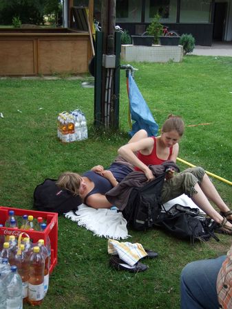 Mandy und Luise machen ausgiebig Picknick